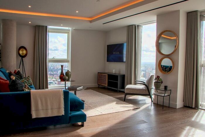 2 Bedroom Penthouse To Rent In Angel Gardens, Manchester, M4