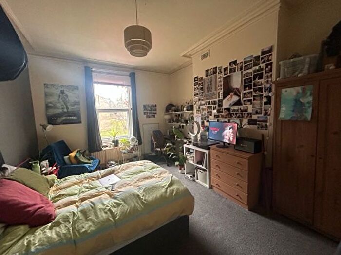 7 Bedroom Property To Rent In Regent Park Terrace, Hyde Park, Leeds, LS6