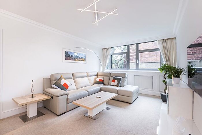 2 Bedroom Flat To Rent In Holly Tree Close, London, SW19