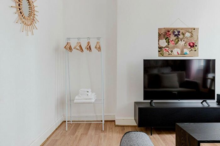 1 Bedroom Apartment To Rent In Mornington Crescent, London, NW1