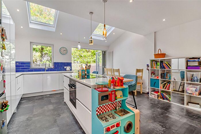 4 Bedroom End Of Terrace House For Sale In Runnymede Crescent, London, SW16