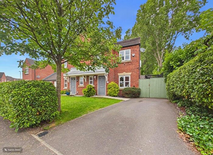 3 Bedroom Semi-Detached House For Sale In Furnace Street, Hyde, SK14