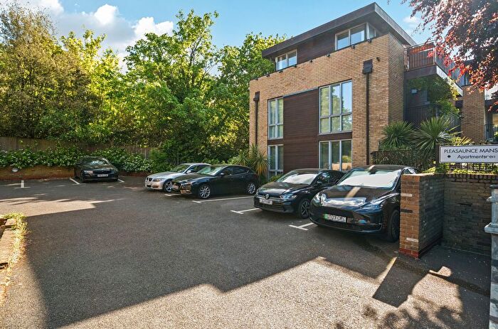 2 Bedroom Flat For Sale In Halstow Road, London, SE10