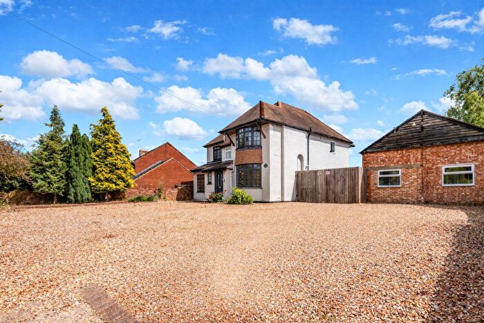 4 Bedroom Detached House For Sale In Buckingham Road, Bletchley, Milton Keynes, MK3