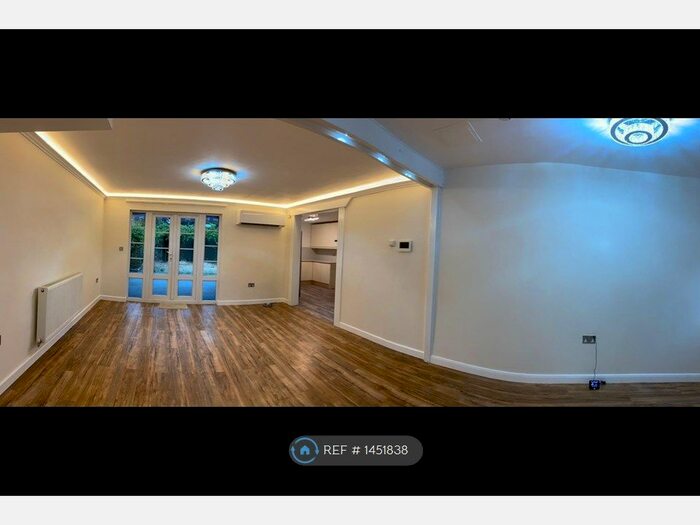 5 Bedroom Terraced House To Rent In Sloane Court, Isleworth, TW7