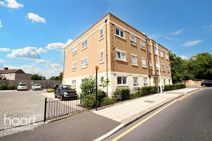 2 Bedroom Apartment For Sale In - Cranbrook Road, Gants Hill, IG2