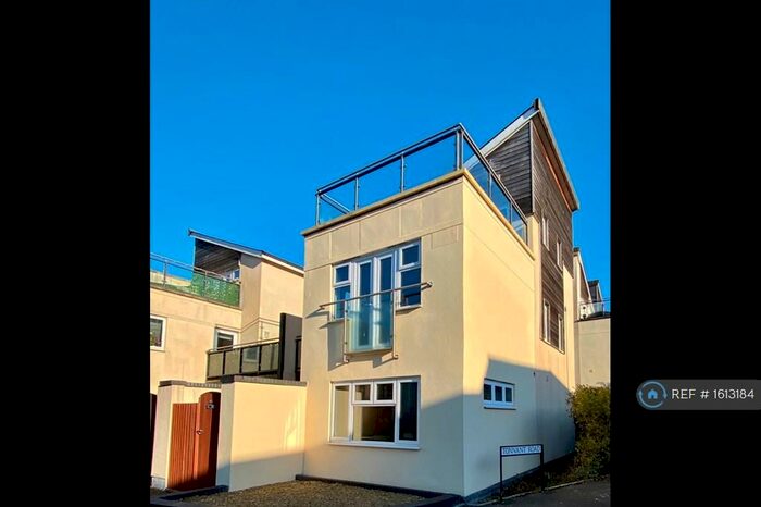 3 Bedroom Detached House To Rent In Phoebe Road, Pentrechwyth, Swansea, SA1