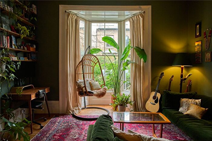 2 Bedroom Flat For Sale In Elrington Road, London, E8