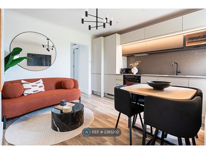 2 Bedroom Flat To Rent In Foyer Green, Northwood, HA6