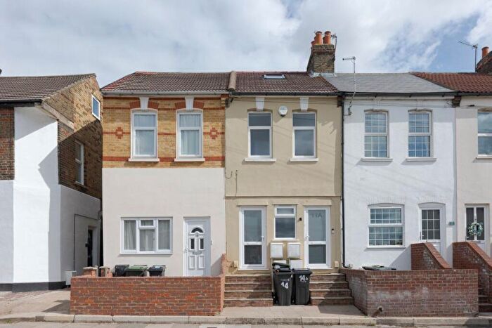 1 Bedroom Flat To Rent In Dover Road East, Gravesend, DA11