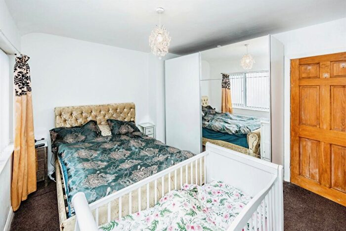 2 Bedroom Semi-Detached House For Sale In Gleanings Avenue, Halifax, HX2