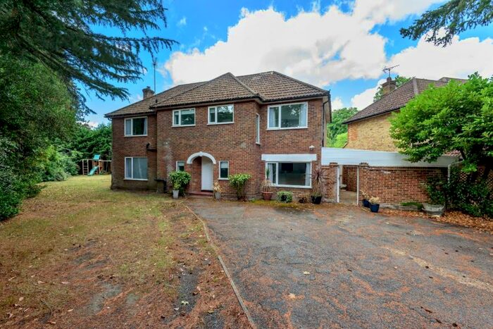 4 Bedroom Detached House To Rent In West Byfleet, KT14