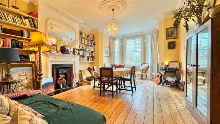 2 Bedroom Apartment To Rent In Great North Road, London, N6