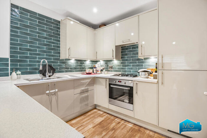 2 Bedroom Apartment To Rent In Ruby Mews, London, N13