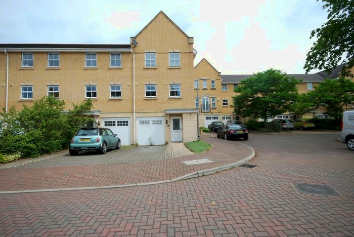 3 Bedroom End Of Terrace House To Rent In Sparkes Close, Bromley, BR2
