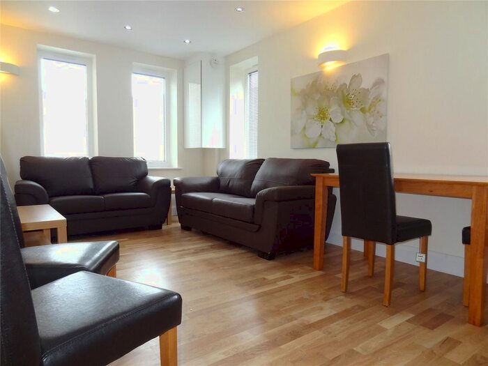 1 Bedroom Flat To Rent In Woodford Road, - Woodford Road, Watford, WD17