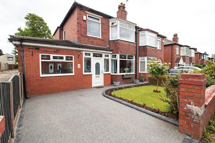4 Bedroom Semi-Detached House For Sale In Highfield Street, Kearsley, Bolton, BL4