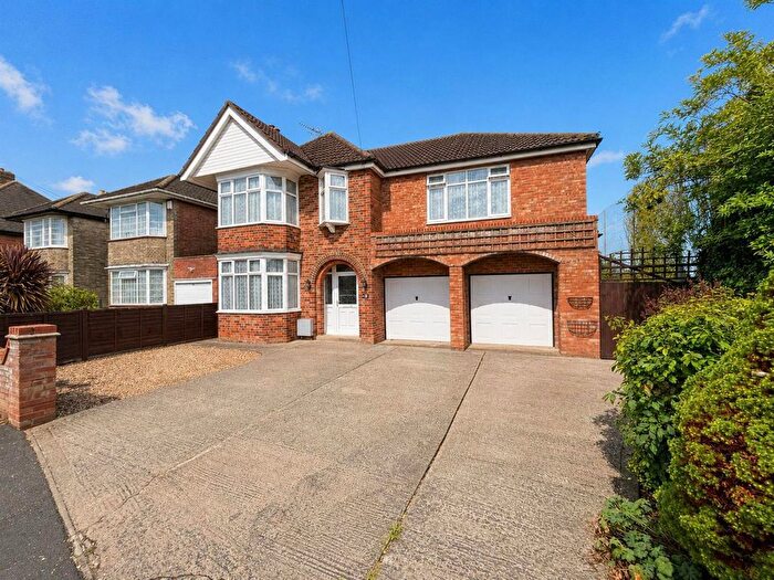 4 Bedroom Detached House For Sale In Grange Avenue, Peterborough, PE1