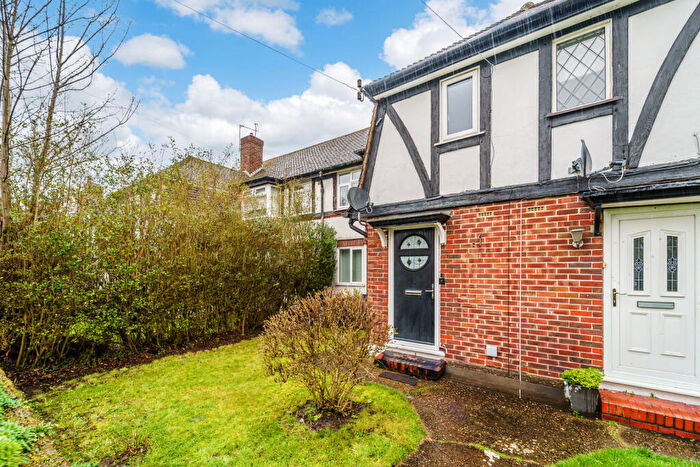 2 Bedroom Maisonette For Sale In Tudor Drive, Morden, SM4