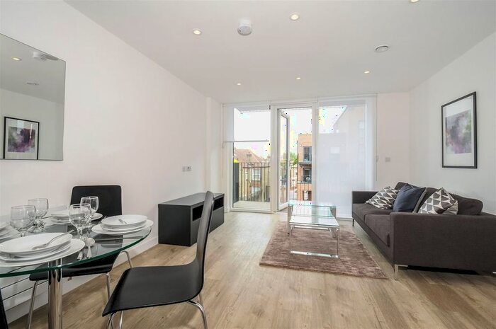 1 Bedroom Flat To Rent In Tooting High Street, London, SW17