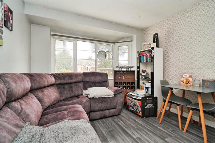 1 Bedroom Flat For Sale In Princess Road, Poole, BH12