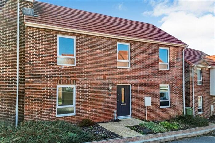 3 Bedroom Semi-Detached House To Rent In Bedroom Semi Detached House In Battle Abbey Way, Exeter, EX1
