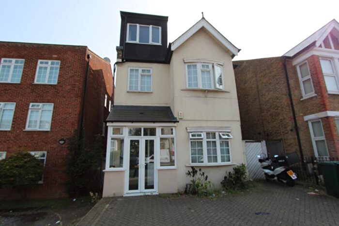 2 Bedroom Flat For Sale In Finchley Lane, Hendon, London, NW4