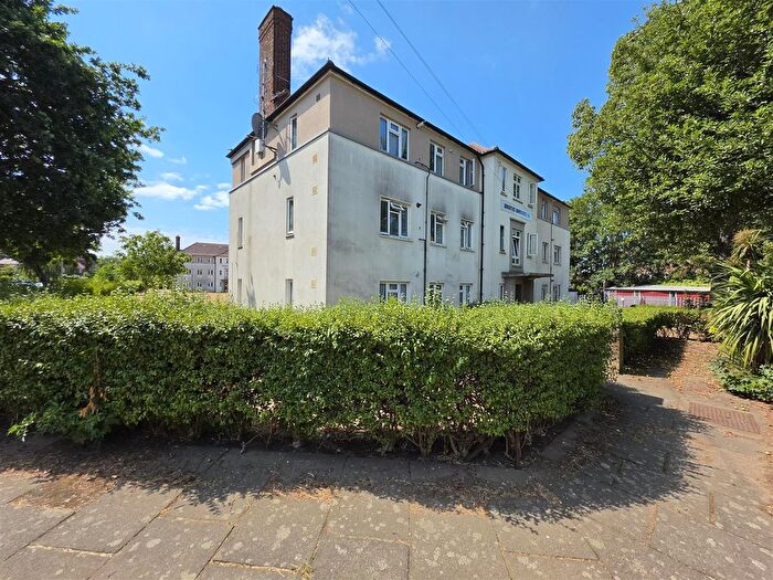 2 Bedroom Flat For Sale In Bevan Avenue, Barking, IG11