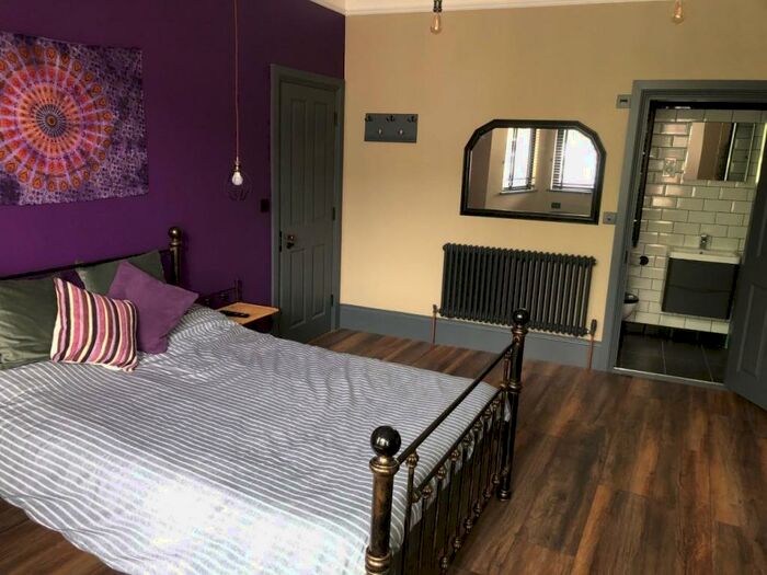 Flat To Rent In The Grove, London, N3