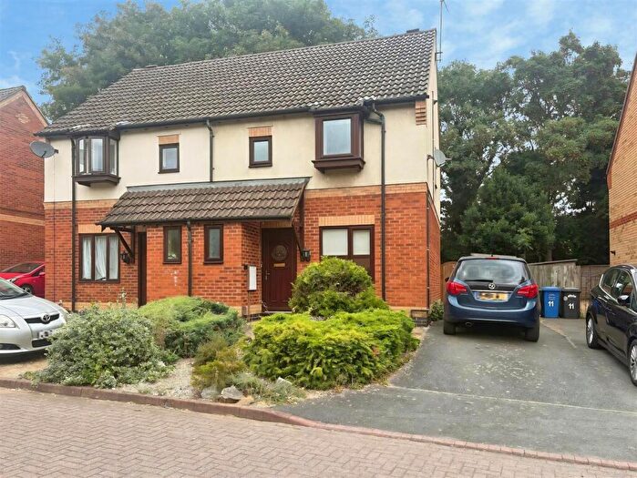 3 Bedroom Semi-Detached House To Rent In Carsington Close, Kettering, Northants, NN16
