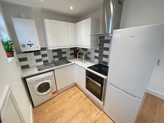 1 Bedroom Flat To Rent In Clifton Gardens, London, NW11