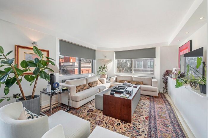 3 Bedroom Flat To Rent In St Pauls Court, Manchester Street, W1U