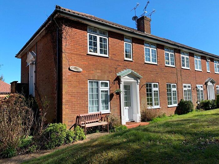 2 Bedroom Flat To Rent In Hazelgrove Gardens, Haywards Heath, RH16