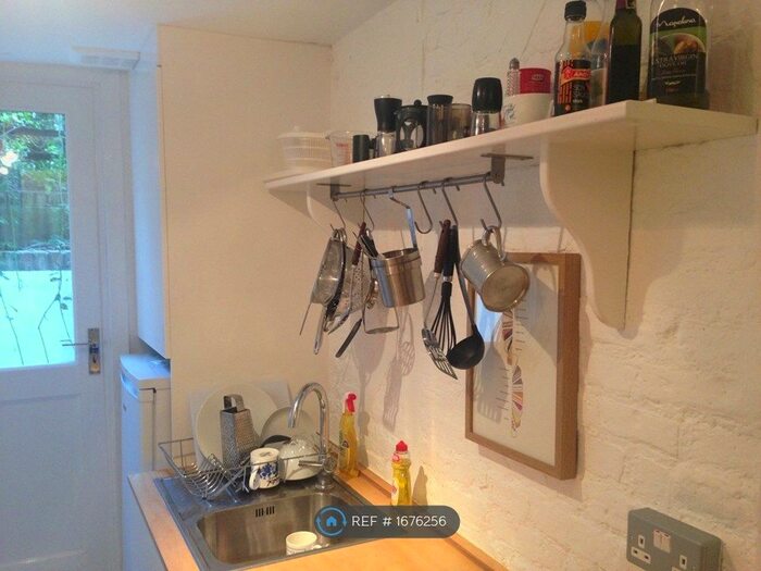 1 Bedroom Flat To Rent In Evering Road, London, N16