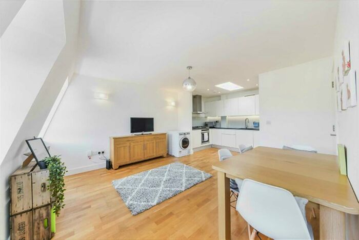2 Bedroom Flat To Rent In York Way, London, N7