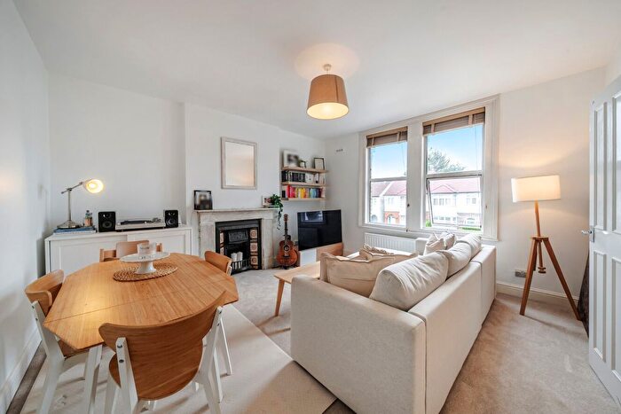 2 Bedroom Flat For Sale In Greyhound Lane, Streatham, London, SW16