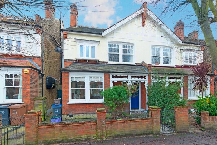 3 Bedroom Detached House To Rent In Stanton Road, London, SW20