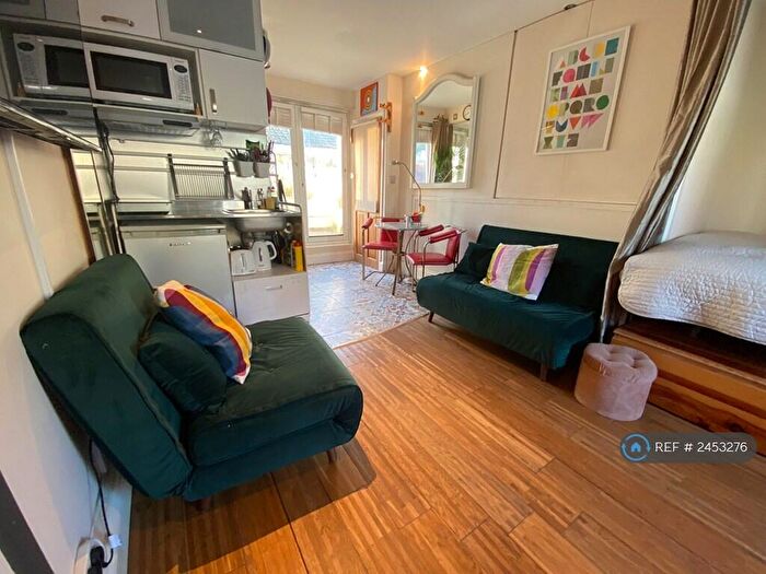 Studio To Rent In Little Western St, Brighton, BN3