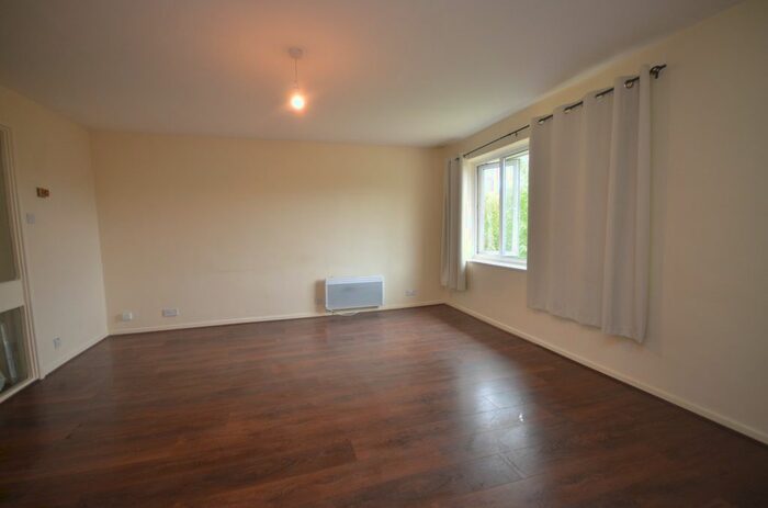 2 Bedroom Flat To Rent In Linton Glade, Croydon, CR0