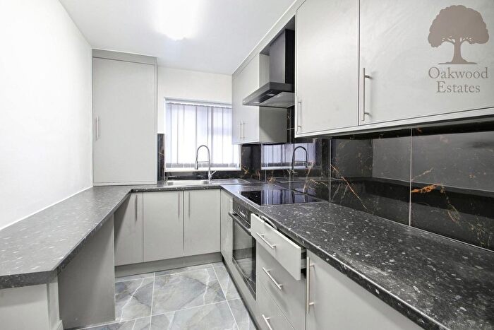 2 Bedroom Flat To Rent In Slough Road, Iver, SL0