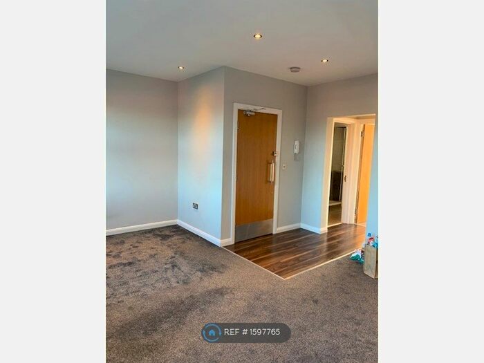 Studio To Rent In High Street, Potters Bar, EN6