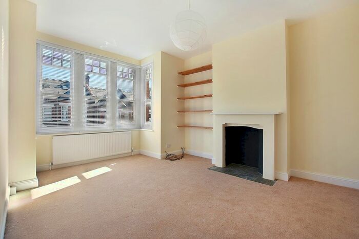 2 Bedroom Flat To Rent In Park Hall Road, East Finchley, N2