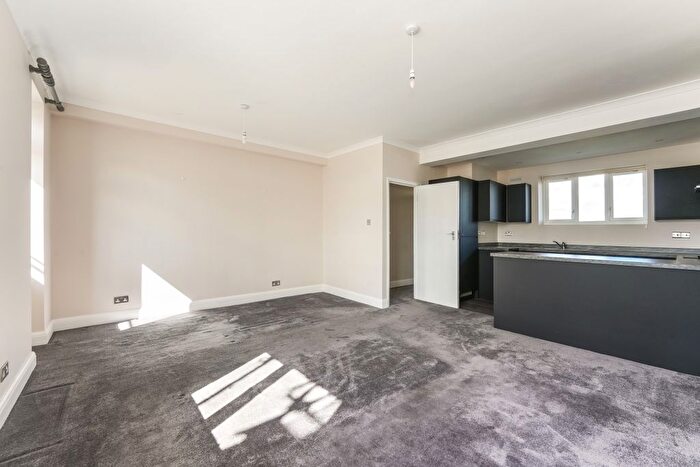 2 Bedroom Flat To Rent In Upper Richmond Road, London, SW15