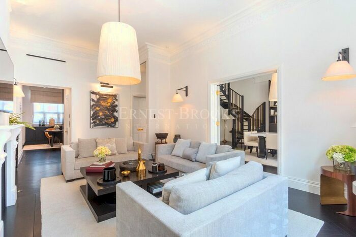 3 Bedroom Flat To Rent In Pont Street, Knightsbridge, SW1X