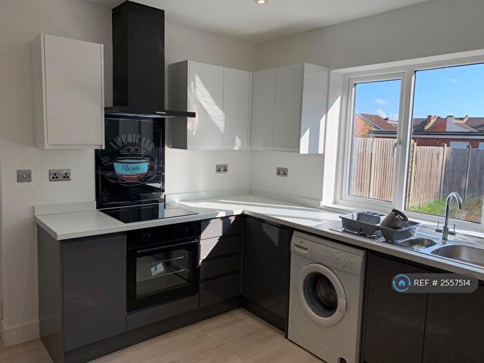 5 Bedroom Semi-Detached House To Rent In Mayfield Road, Southampton, SO17