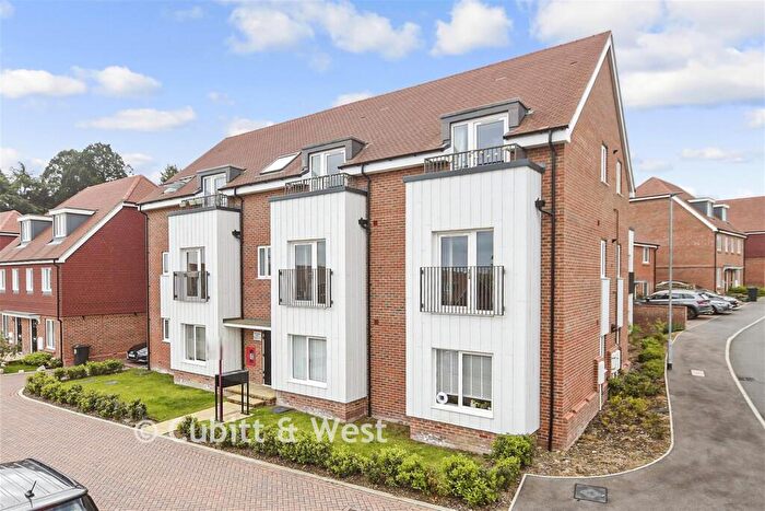 2 Bedroom Flat For Sale In Butlers Way, East Grinstead, West Sussex, RH19