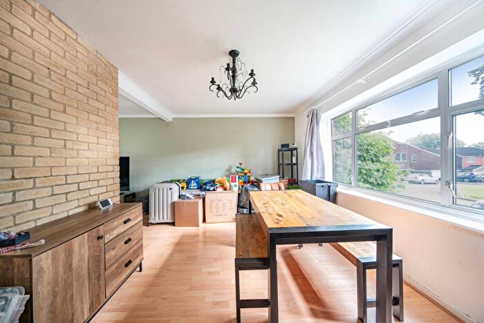3 Bedroom House For Sale In Sequoia Park, Hatch End, Pinner, HA5