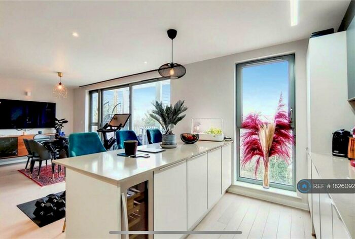 2 Bedroom Penthouse To Rent In Tottenham Lane, London, N8