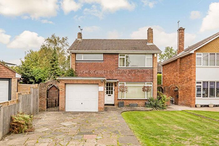3 Bedroom Detached House For Sale In Elizabeth Gardens, Sunbury-On-Thames, TW16