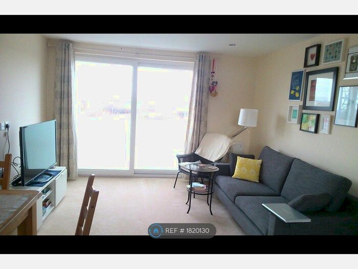 2 Bedroom Flat To Rent In Drake Way, Reading, RG2